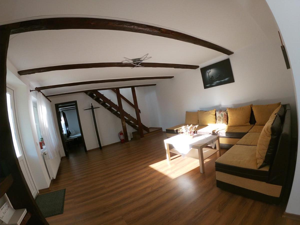 Casa De Oaspeti Laura Risnov Bagian luar foto
