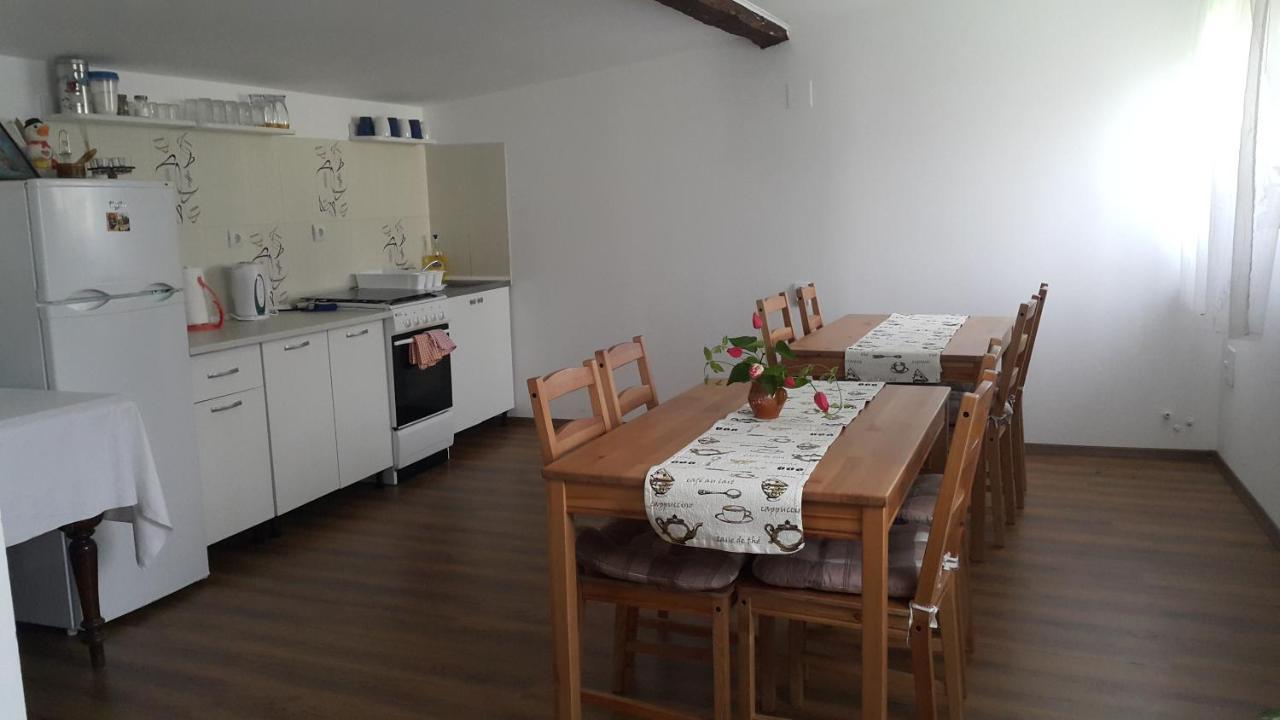 Casa De Oaspeti Laura Risnov Bagian luar foto